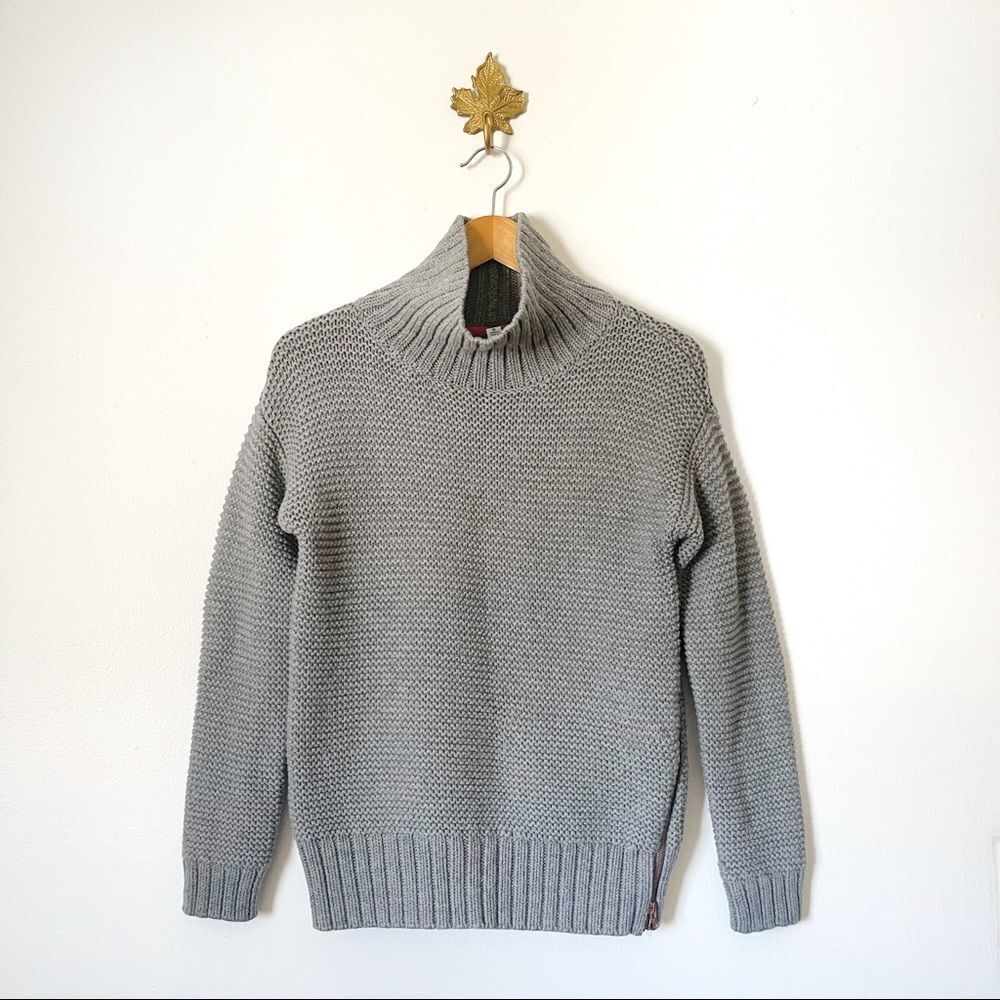 Lululemon heather gray Karma Kurmasana Turtle Neck Sweater size 4